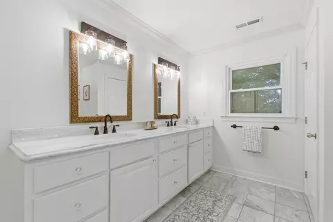 Bath - 2240 Oakleaf Dr, Franklin, TN 37064 photo 3 of 7