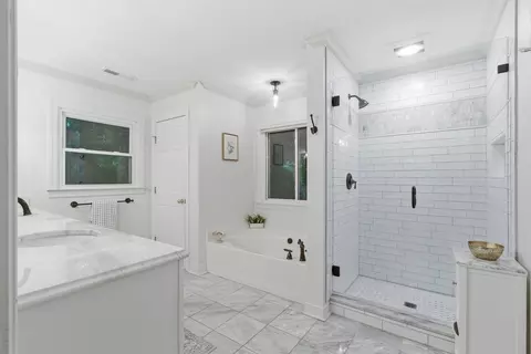Bath - 2240 Oakleaf Dr, Franklin, TN 37064 photo 2 of 7