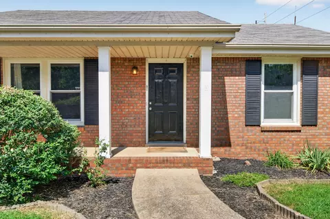 1914 Claymont Dr, Clarksville, TN 37040