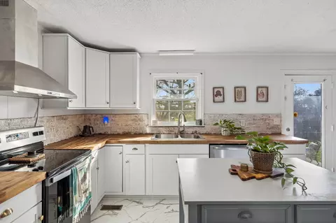 Kitchen - 979 S Main St S, Eagleville, TN 37060 photo 5 of 5
