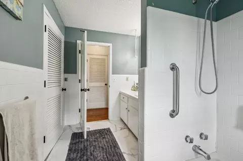 Bath - 979 S Main St S, Eagleville, TN 37060 photo 2 of 3