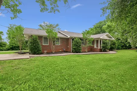 Exterior - 979 S Main St S, Eagleville, TN 37060 photo 2 of 11