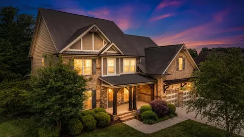 8381 Georgetown Bay Dr, Ooltewah, TN 37363