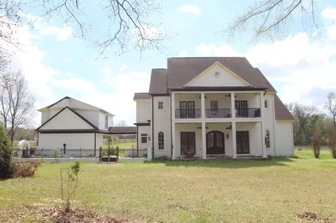 1015 Clay Pond Dr, Oakland, TN 38060