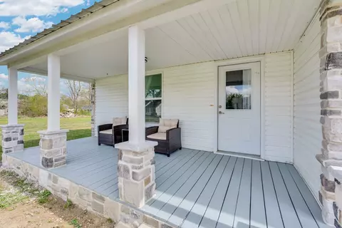 Exterior - 320 W King St, Morrison, TN 37357 photo 3 of 6