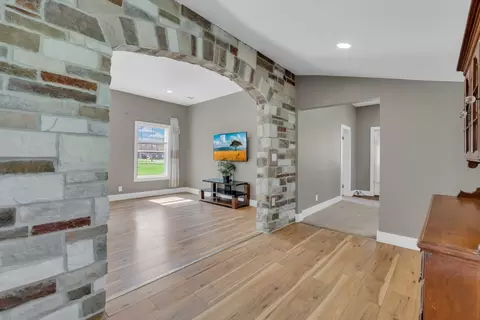 Entry Way - 320 W King St, Morrison, TN 37357 photo 2 of 2