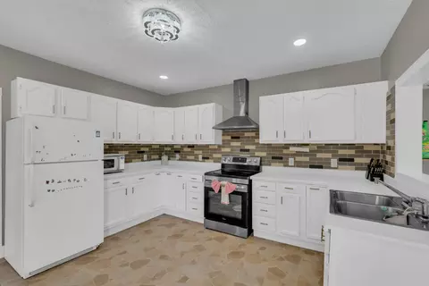 Kitchen - 320 W King St, Morrison, TN 37357 photo 2 of 2
