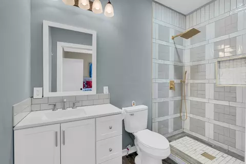 Bath - 320 W King St, Morrison, TN 37357 photo 1 of 3