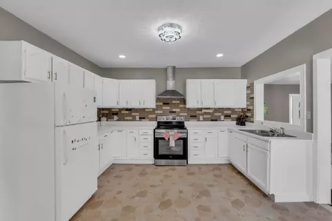 Kitchen - 320 W King St, Morrison, TN 37357 photo 1 of 2
