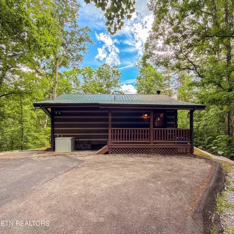 3040 Patty View Way, Pigeon Forge, TN 37862