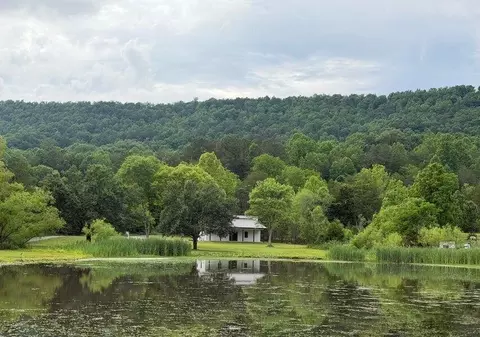 1483 Reagan Valley Rd, Tellico Plains, TN 37385