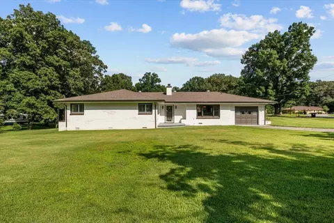 215 Sunset Dr, New Johnsonville, TN 37134