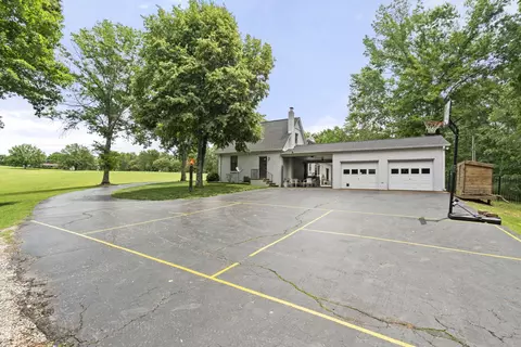 Exterior - 1100 Mill Rd, Dickson, TN 37055 photo 9 of 14