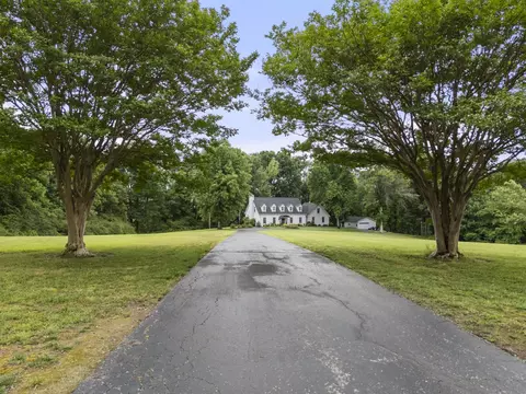 Exterior - 1100 Mill Rd, Dickson, TN 37055 photo 8 of 14