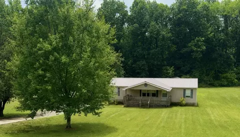 1005 Briarwood Dr, Charlotte, TN 37036