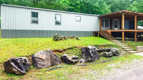 1865 Mcwhorter Rd, Cunningham, TN 37052 photo 3
