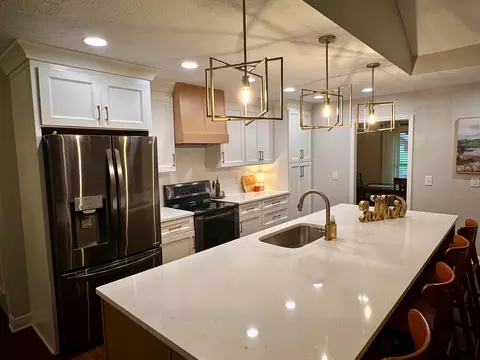 320 Spring Valley Dr, Cottontown, TN 37048