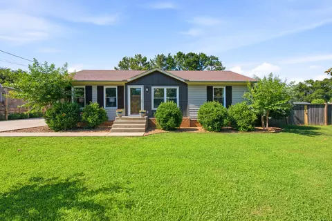 Exterior - 2302 Paddock Dr, Murfreesboro, TN 37128 photo 2 of 10