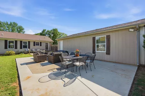 Exterior - 2302 Paddock Dr, Murfreesboro, TN 37128 photo 6 of 10