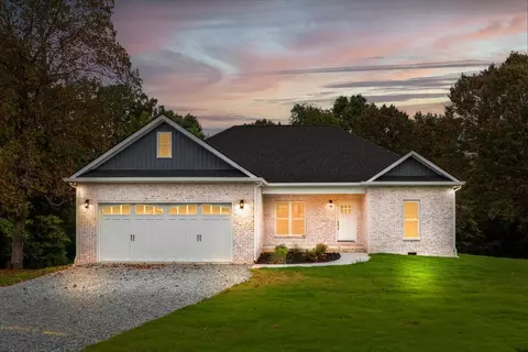 470 Powers Blvd, Waverly, TN 37185