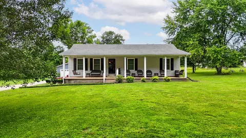 102 Printwood Dr, Dickson, TN 37055