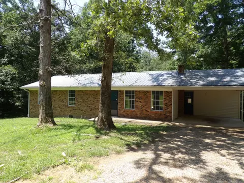 811 Powers Blvd, Waverly, TN 37185