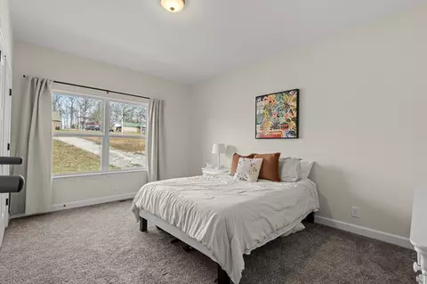 Bedroom - 1007 Edgewood Dr, Dickson, TN 37055 photo 4 of 5