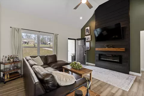 Living - 1007 Edgewood Dr, Dickson, TN 37055 photo 3 of 3