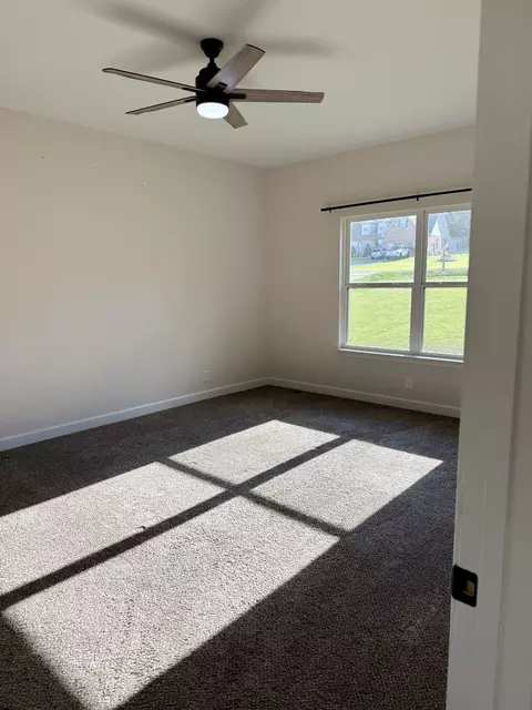 Bedroom - 1007 Edgewood Dr, Dickson, TN 37055 photo 3 of 5