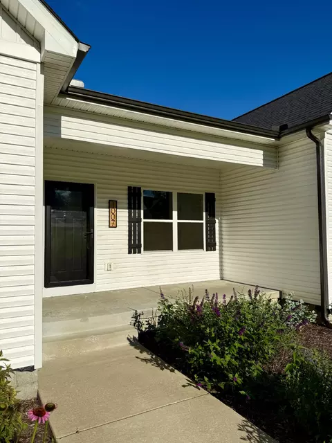 Exterior - 1007 Edgewood Dr, Dickson, TN 37055 photo 4 of 13