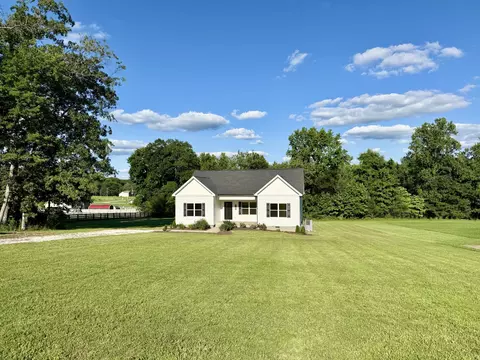 Exterior - 1007 Edgewood Dr, Dickson, TN 37055 photo 3 of 13