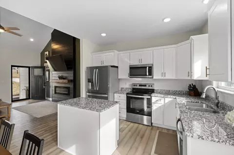 Kitchen - 1007 Edgewood Dr, Dickson, TN 37055 photo 4 of 4
