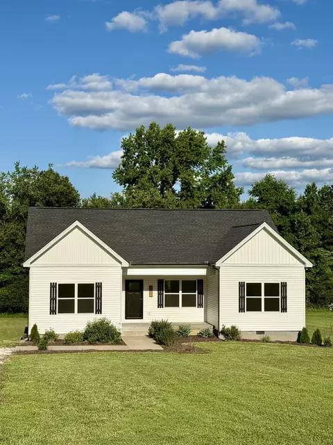 Exterior - 1007 Edgewood Dr, Dickson, TN 37055 photo 2 of 13