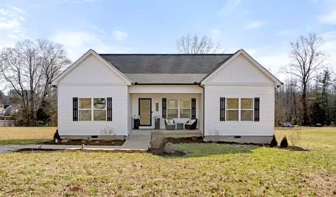 1007 Edgewood Dr, Dickson, TN 37055