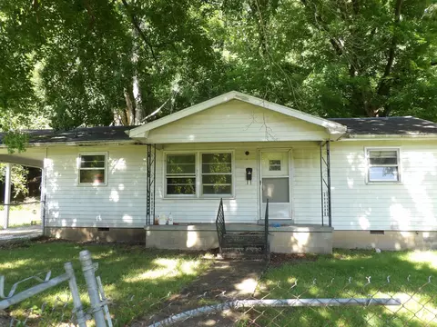 241 Lomax Ave, Waverly, TN 37185