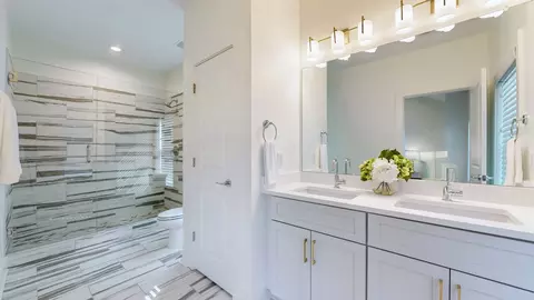 Bath - 468 Herringbone Ct, Franklin, TN 37064 photo 2 of 5