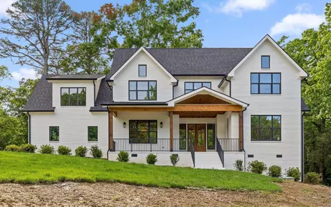 1825 Sawyer Farms Ln, Signal Mountain, TN 37377