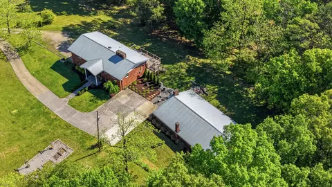 10212 Lovell Rd, Soddy Daisy, TN 37379