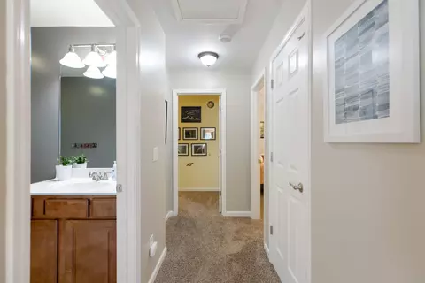 Entry Way - 2008 Flocking Dr, Spring Hill, TN 37174 photo 6 of 6