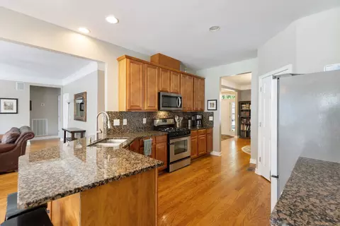 Kitchen - 2008 Flocking Dr, Spring Hill, TN 37174 photo 3 of 5