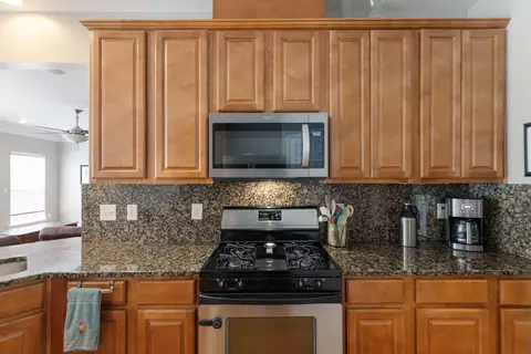 Kitchen - 2008 Flocking Dr, Spring Hill, TN 37174 photo 4 of 5