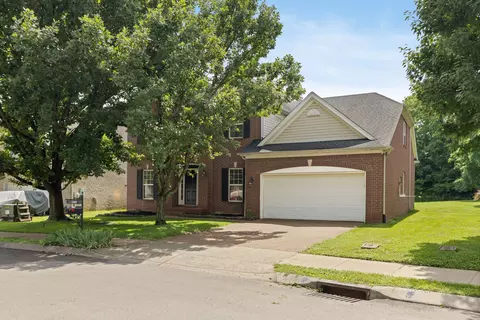 Exterior - 2008 Flocking Dr, Spring Hill, TN 37174 photo 3 of 9
