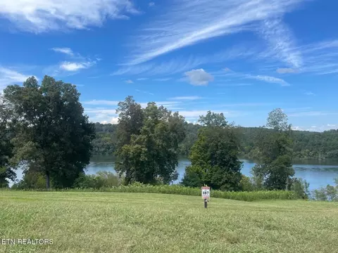 687 River Bank Tr, Loudon, TN 37774
