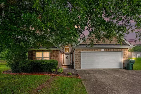 502 Poplar Bnd, Dickson, TN 37055