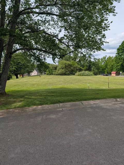 105 Fairlane Dr, Shelbyville, TN 37160