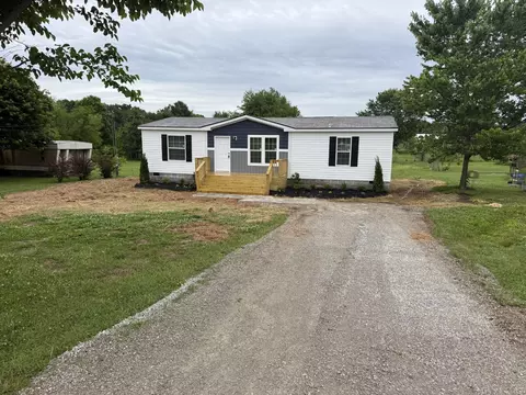 186 N G St, Hillsboro, TN 37342