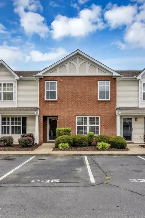235 Arapaho Dr, Murfreesboro, TN 37128