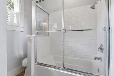Bath - 1020 E Lytle St, Murfreesboro, TN 37130 photo 2 of 4