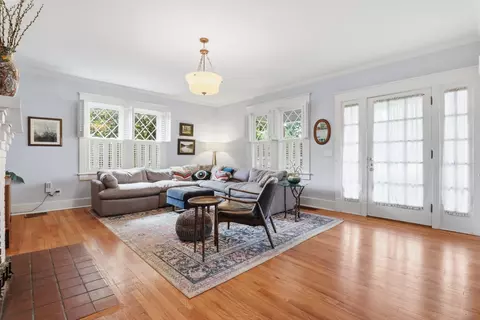Living - 1020 E Lytle St, Murfreesboro, TN 37130 photo 2 of 3