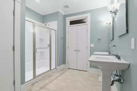 Bath - 1020 E Lytle St, Murfreesboro, TN 37130 photo 3 of 4